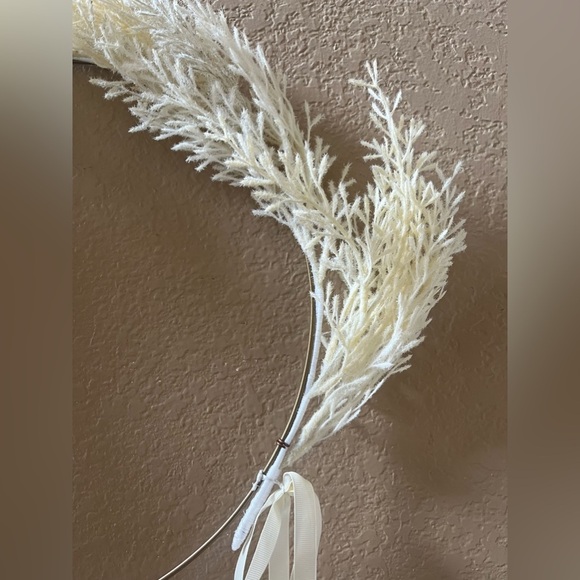 NWT threshold ring faux pampas grass wreath 22” - Picture 5 of 9